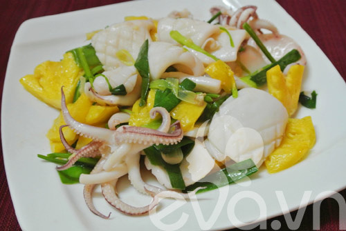 Cách làm món mực xào thơm (dứa)
